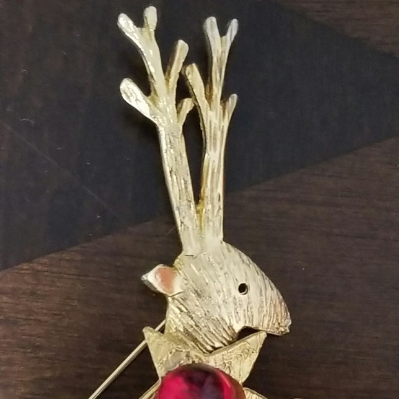 ADORABLE Reindeer Pin Brooch with Red Accent - Picture 2 of 2